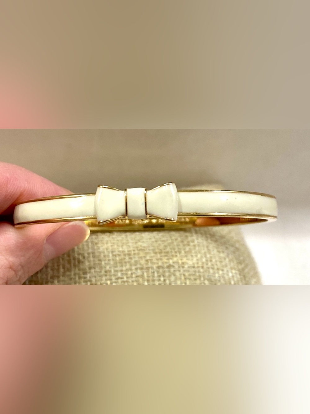 Kate Spade New York Take A Bow Cream Enamel Bangle Bracelet Gold Tone  - Picture 3 of 8